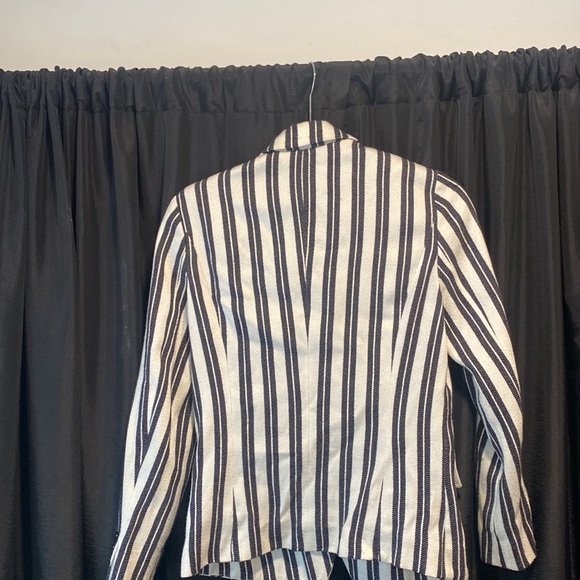 GERRY WEBER BLAZER FOR A VERY GOOD PRICE. SIZE US WOMENS 4 - Picture 2 of 2